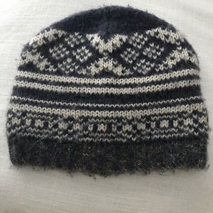 Oshkosh boy hat 2T-4T gray and white knit hat